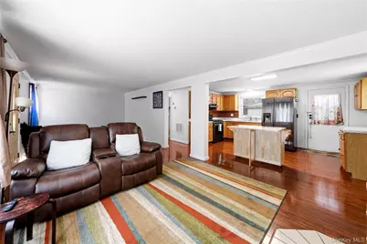 211 Hampton Avenue, Mastic, NY 11950 - Photo 10
