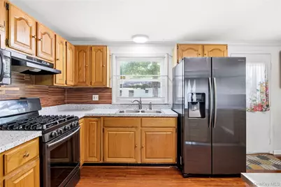 211 Hampton Avenue, Mastic, NY 11950 - Photo 14