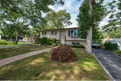 40 Rockland Avenue, West Babylon, NY 11704 - Photo 2