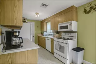 24 Doyle Dr, Wappingers Falls, NY 12590 - Photo 8