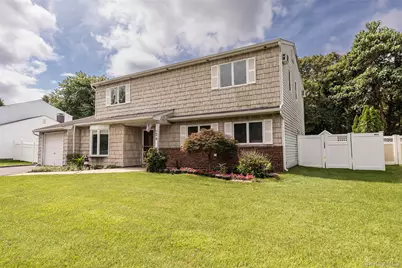 24 Gainsborough Road, Holbrook, NY 11741 - Photo 2