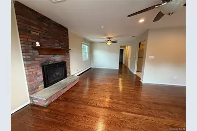 40 Edgewood Road Second Floor Unit #2, Port Washington, NY 11050 - Photo 4