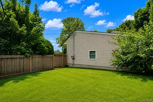 23 Riviera Dr, Smithtown, NY 11787 - Photo 16