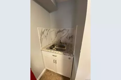 16 Frank Avenue #Studio, Farmingdale, NY 11735 - Photo 6