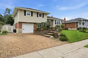 14 Oak Dr, Plainview, NY 11803 - Photo 2