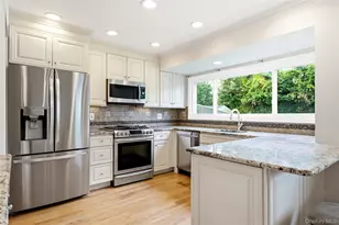 14 Oak Dr, Plainview, NY 11803 - Photo 12