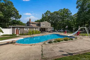 1 Whispering Ct, Dix Hills, NY 11746 - Photo 2