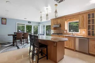 1 Whispering Ct, Dix Hills, NY 11746 - Photo 8
