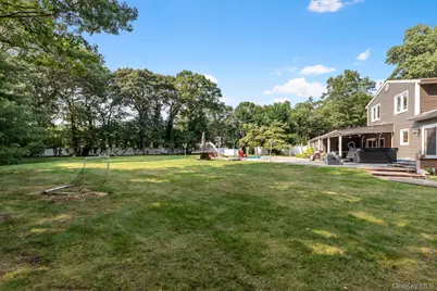 1 Whispering Court, Dix Hills, NY 11746 - Photo 24