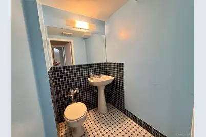 23 Wooleys Lane, Great Neck, NY 11023 - Photo 18