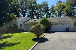 60 Oaktree Ln, Manhasset, NY 11030 - Photo 12