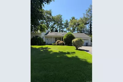 60 Oaktree Lane, Manhasset, NY 11030 - Photo 1