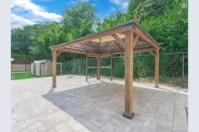 250 Lakeshore Boulevard, Massapequa Park, NY 11762 - Photo 24