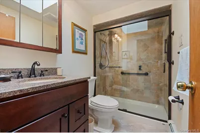 11 Hastings Lane, Hicksville, NY 11801 - Photo 16