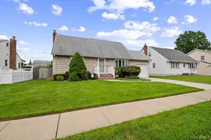 11 Hastings Ln, Hicksville, NY 11801 - Photo 22