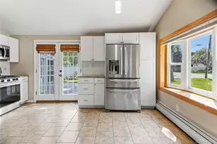 91 Spruce Ave, West Islip, NY 11795 - Photo 6