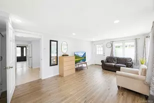49 Village Dr, Jericho, NY 11753 - Photo 26