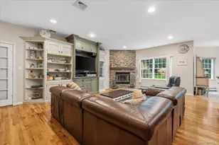 1040 Washington Ave, Plainview, NY 11803 - Photo 20