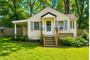 86 N Evergreen Dr, Selden, NY 11784 - Photo 2