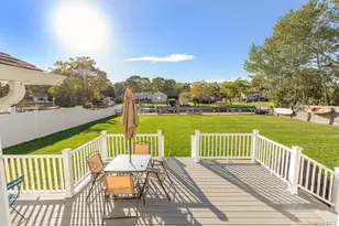 211 Longneck Blvd, Riverhead, NY 11901 - Photo 6