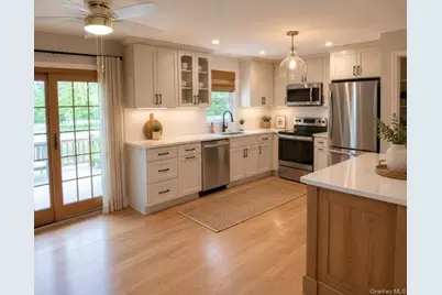 27 W Tiana Road #A, Hampton Bays, NY 11946 - Photo 4
