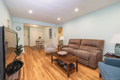 120 Morris Avenue #C9, Rockville Centre, NY 11570 - Photo 8