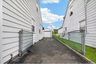 14 Ivy Place, Valley Stream, NY 11581 - Photo 8