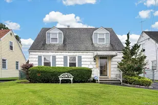 14 Ivy Pl, Valley Stream, NY 11581 - Photo 2