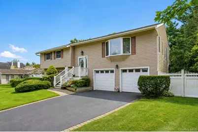 40 Nantucket Drive, Medford, NY 11763 - Photo 2