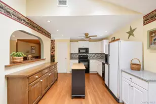 40 Nantucket Dr, Medford, NY 11763 - Photo 28