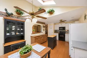 40 Nantucket Dr, Medford, NY 11763 - Photo 26