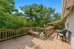 40 Nantucket Dr, Medford, NY 11763 - Photo 12