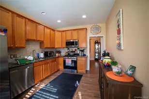 10 Bainbridge Pl, Newburgh, NY 12550 - Photo 6