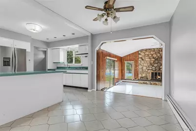 581 Plainview Road, Plainview, NY 11803 - Photo 6