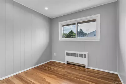 581 Plainview Road, Plainview, NY 11803 - Photo 18