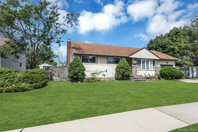 581 Plainview Road, Plainview, NY 11803 - Photo 2