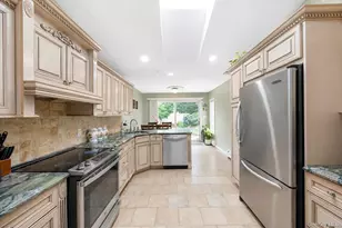 49 Village Dr, Jericho, NY 11753 - Photo 4