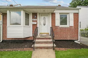370 Locust Ave, Uniondale, NY 11553 - Photo 2