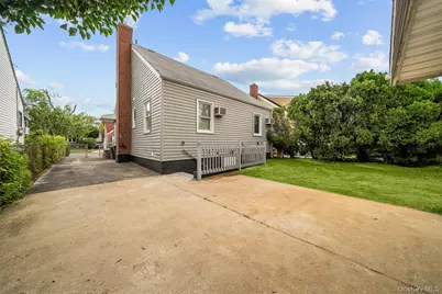 370 Locust Avenue, Uniondale, NY 11553 - Photo 28