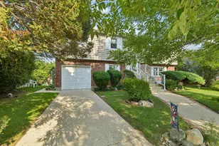 8 Laurel Ln, Levittown, NY 11756 - Photo 4