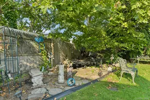 8 Laurel Ln, Levittown, NY 11756 - Photo 30