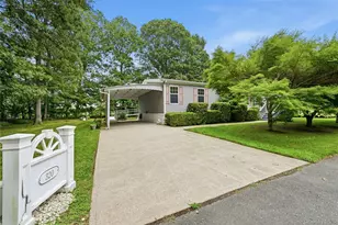 638 Fresh Pond Ave, Calverton, NY 11933 - Photo 2