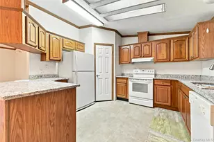 638 Fresh Pond Ave, Calverton, NY 11933 - Photo 10