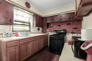 130 Lemon St, Central Islip, NY 11722 - Photo 4