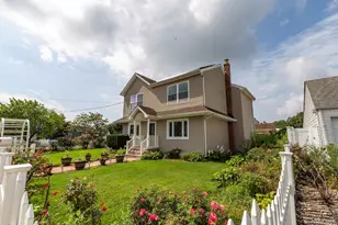 305 S Strong Ave, Copiague, NY 11726 - Photo 4