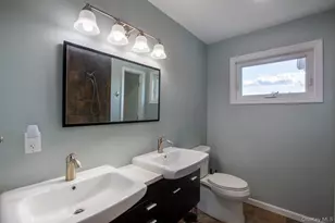 305 S Strong Ave, Copiague, NY 11726 - Photo 12
