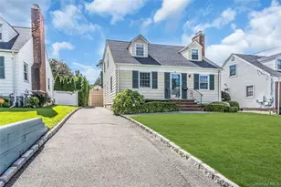 26 Ridge Dr, Manhasset, NY 11030 - Photo 2