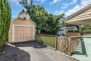 26 Ridge Dr, Manhasset, NY 11030 - Photo 32