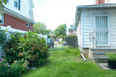 13927 225th Street, Springfield Gardens, NY 11413 - Photo 38