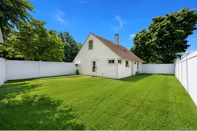 3173 Roxbury Lane, Levittown, NY 11756 - Photo 6